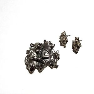 Disney Winnie The Pooh Vintage Pewter Brooch And Earring Set.
